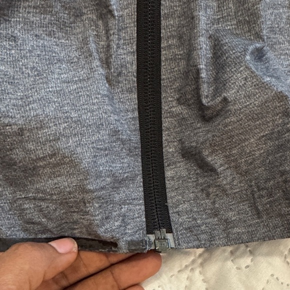LULULEMON Men's Black and Gray windbreaker/rain light Jacket size medium - Picture 5 of 10